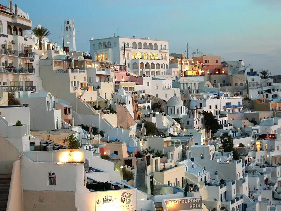 Fira’s white houses on the edge of the caldera at dusk